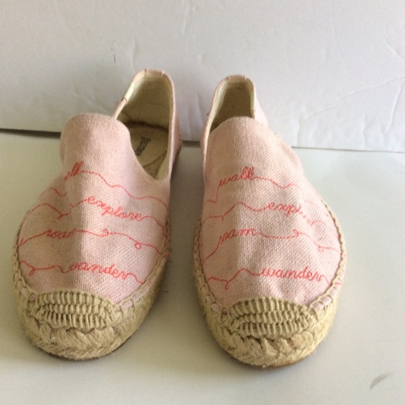Soludos Walk This Way Espadrille Shoes Womens 8 Pink Slip On Graphic Text Wander - Picture 11 of 12